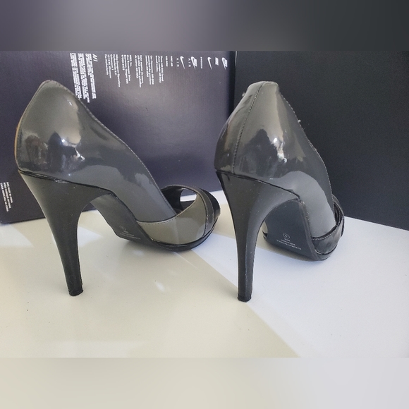 Black/Gray Heels - Picture 2 of 5